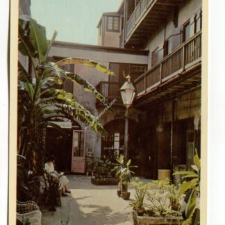 courtyard-candles-new-orleans-louisiana-2641